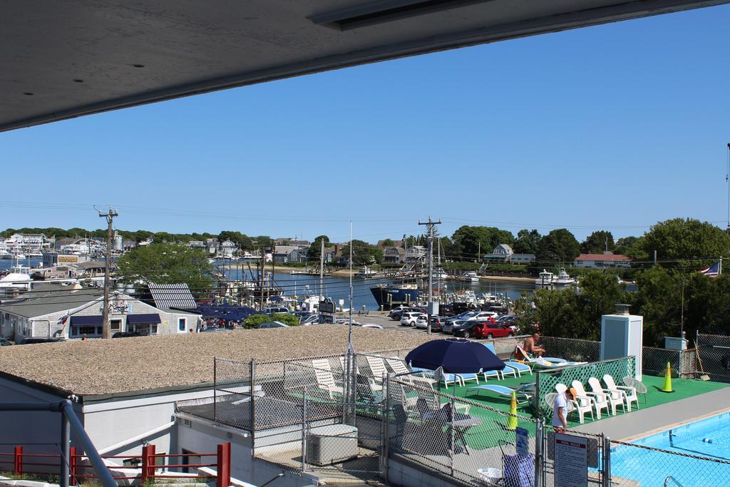 Hyannis Holiday Motel Exterior photo