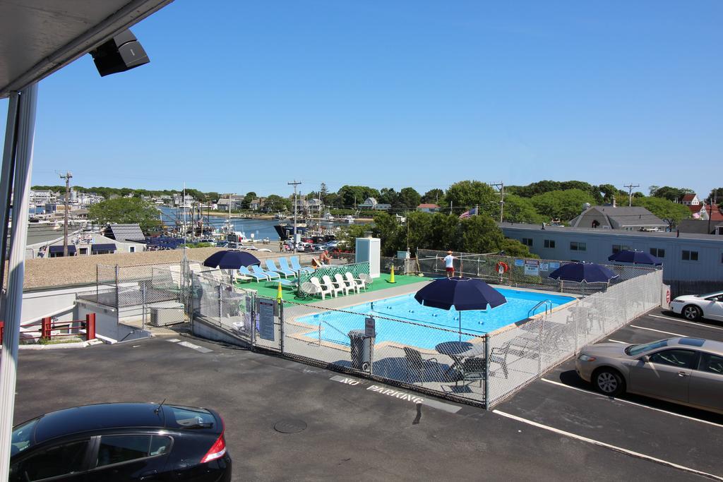 Hyannis Holiday Motel Exterior photo