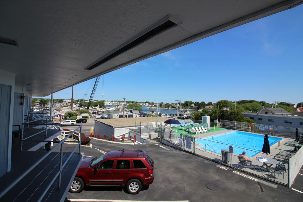 Hyannis Holiday Motel Exterior photo