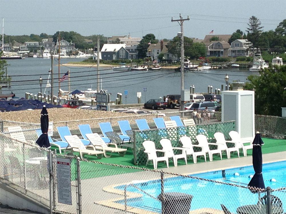 Hyannis Holiday Motel Exterior photo
