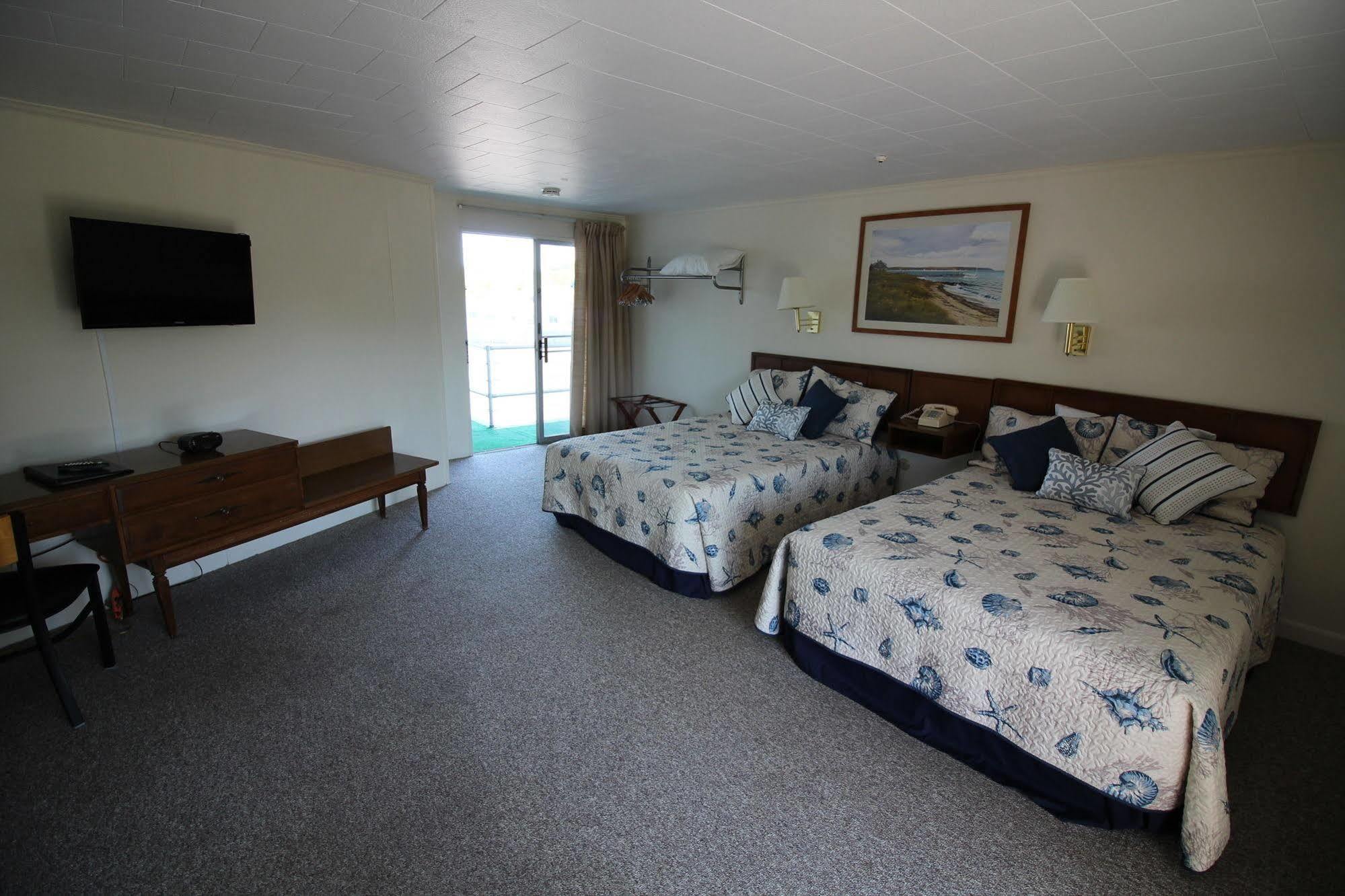 Hyannis Holiday Motel Exterior photo