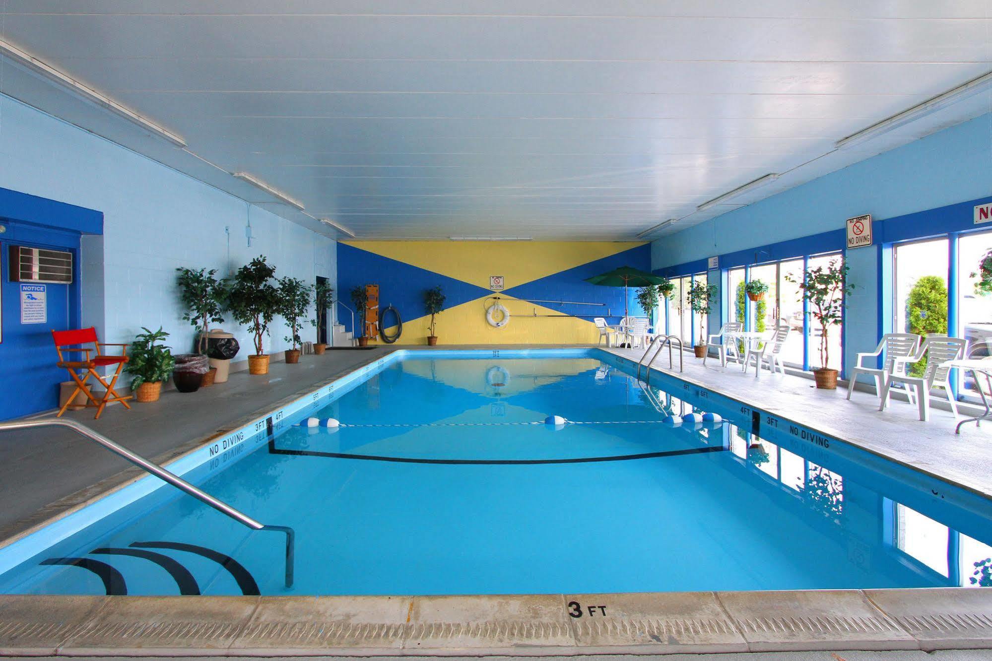 Hyannis Holiday Motel Exterior photo