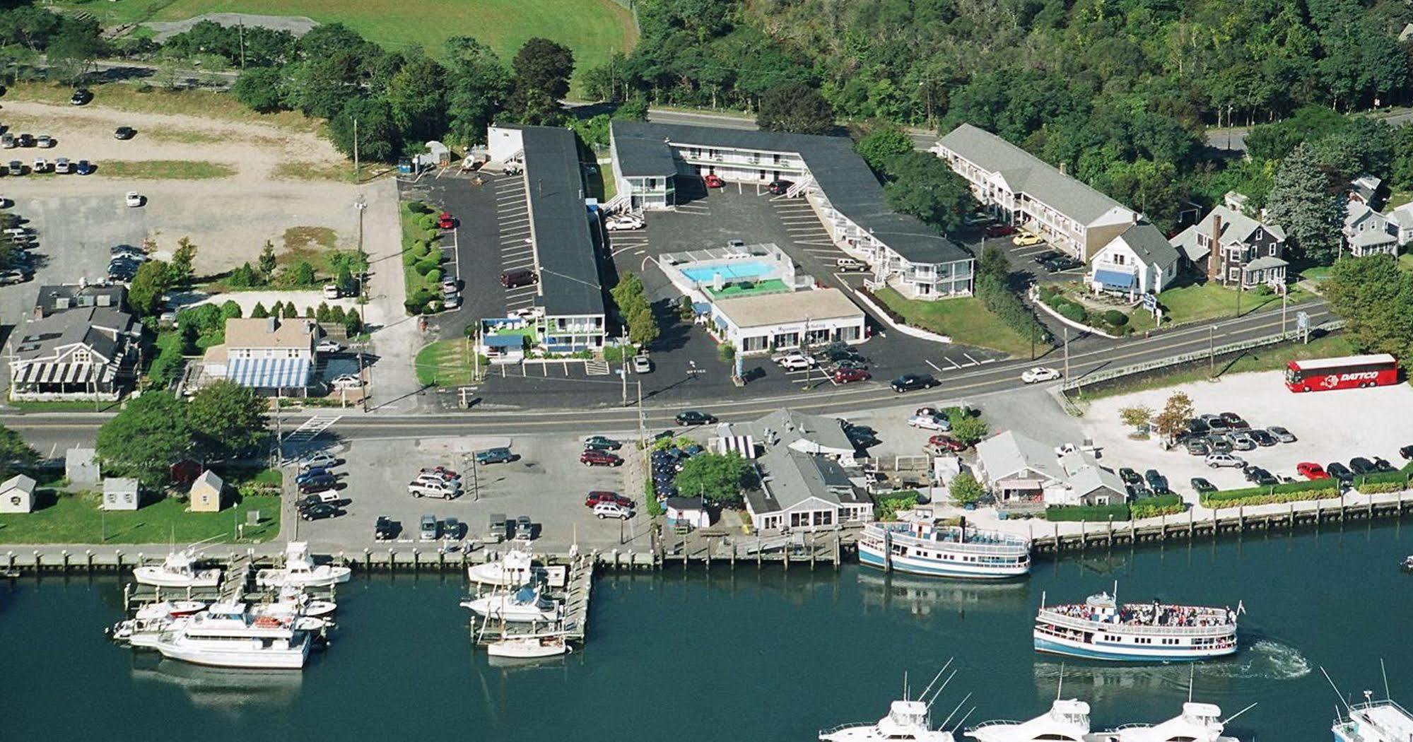 Hyannis Holiday Motel Exterior photo