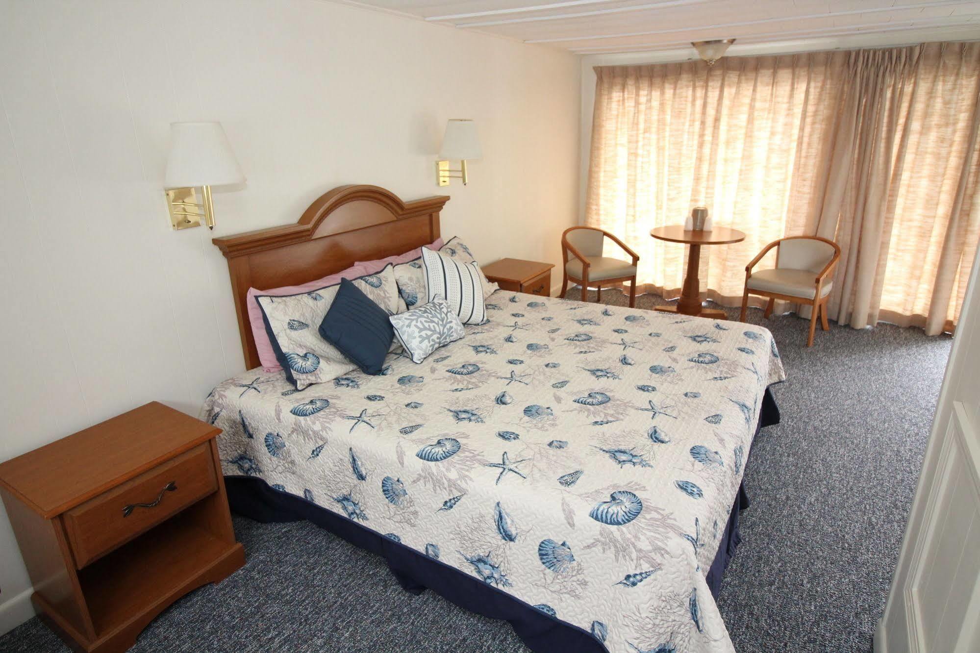 Hyannis Holiday Motel Exterior photo