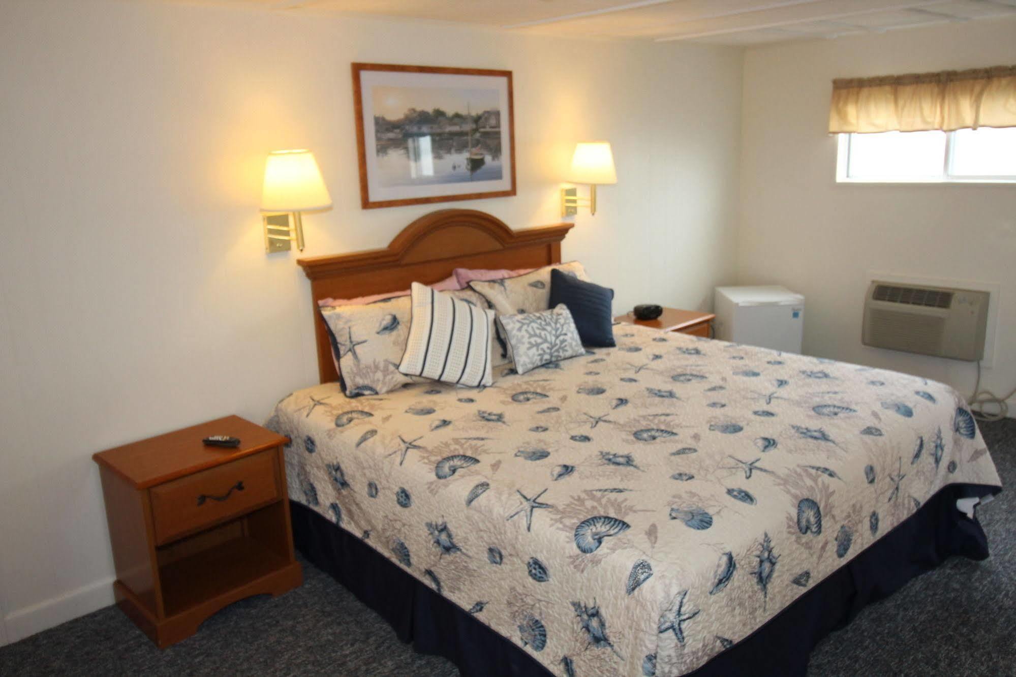 Hyannis Holiday Motel Exterior photo