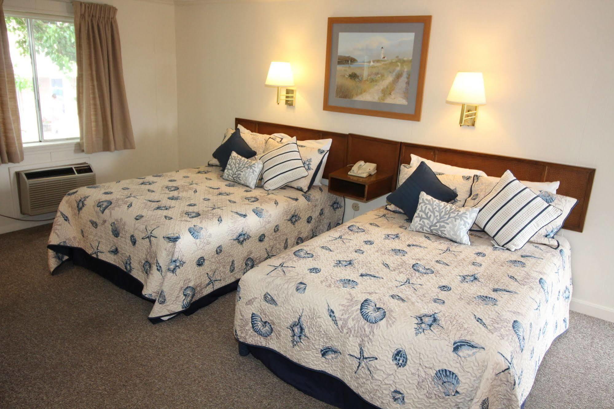 Hyannis Holiday Motel Exterior photo