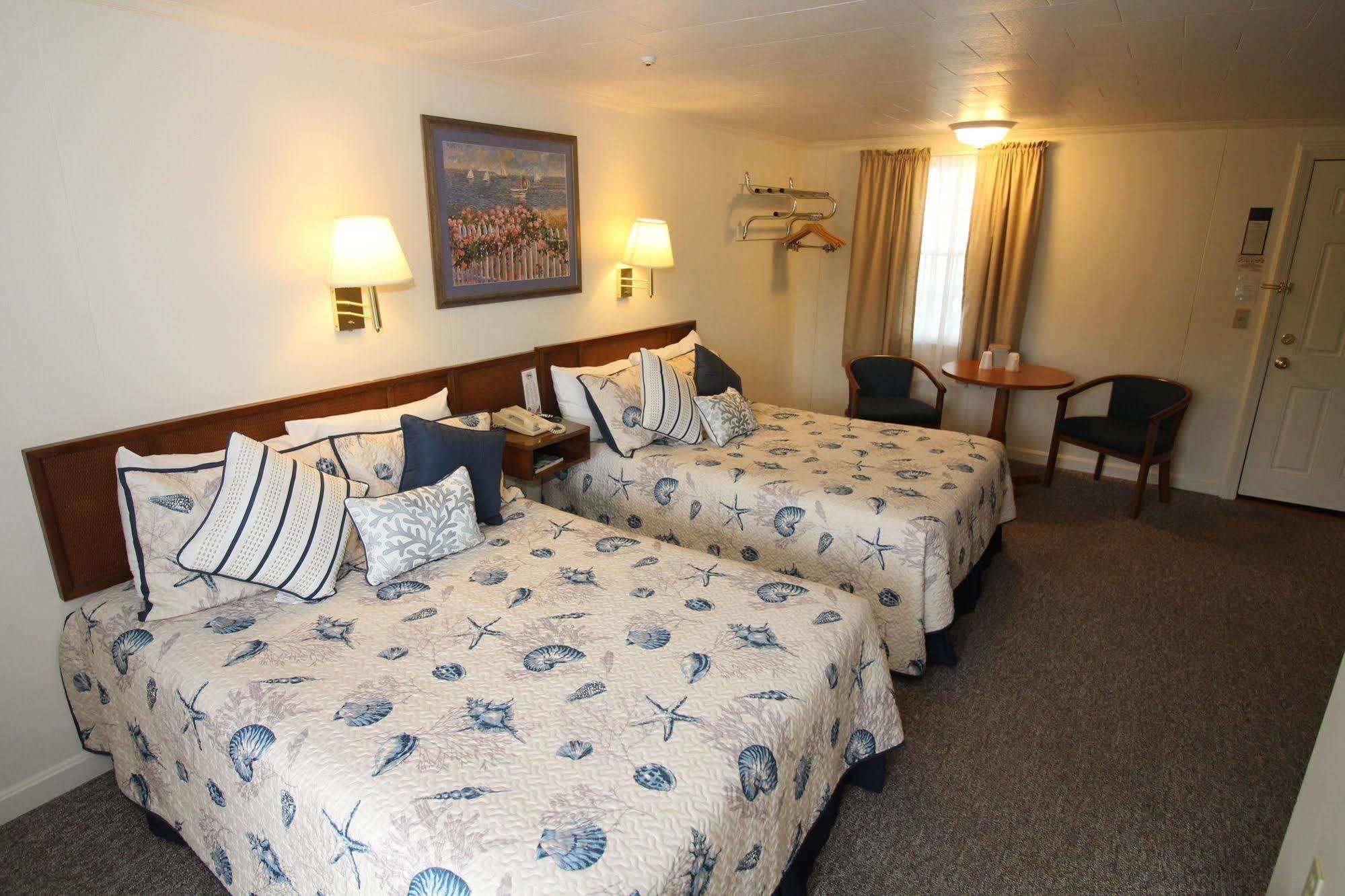 Hyannis Holiday Motel Exterior photo